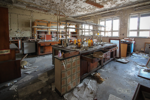 verlassene veb chemiewerk laborraum berlin