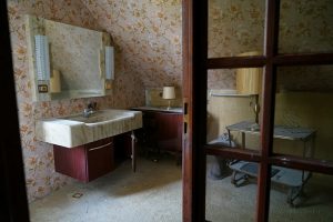 nobles badezimmer der vip-lounge im lost place