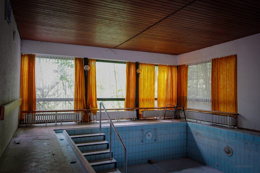 verlassenes Schwimmbad Hotel Teddy
