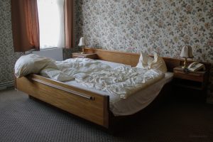 verlassenes Hotel "teddybär" Doppelbett