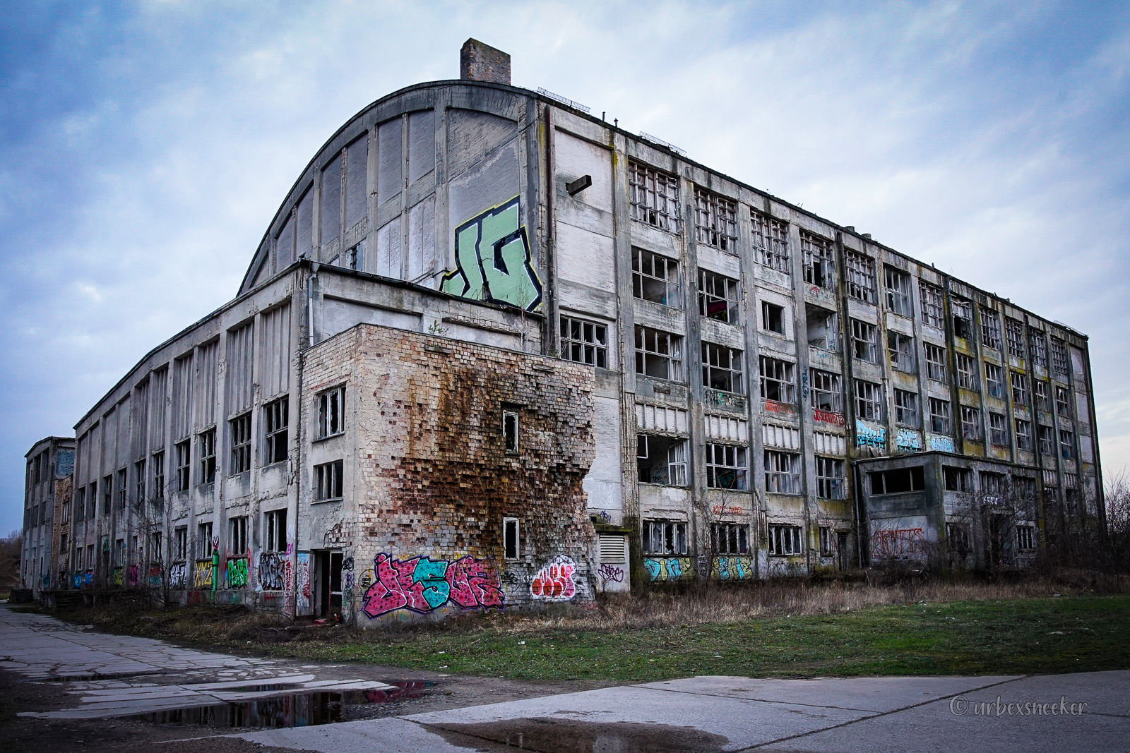 verlassenes industriegebäude vom veb chemiewerk in rüdersdorf