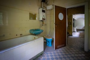 badewanne verlassene chefarzt-villa