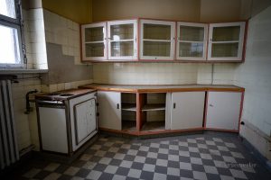 verlassene chefarzt-villa küche