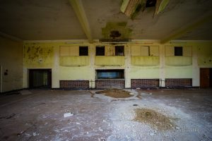 saal verlassenes ehemaliges sanatorium harz