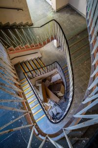 treppe verlassenes sanatorium in thüringen