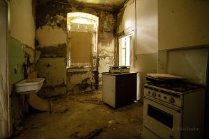 verlassener küchenraum