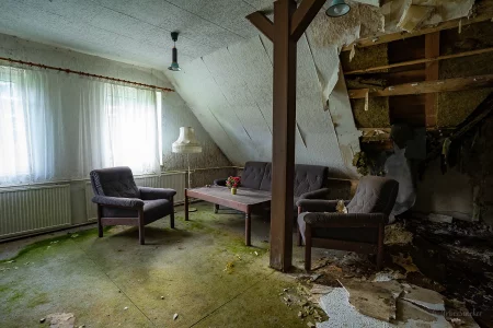 lost place verlassenes schimmel-moos hotel