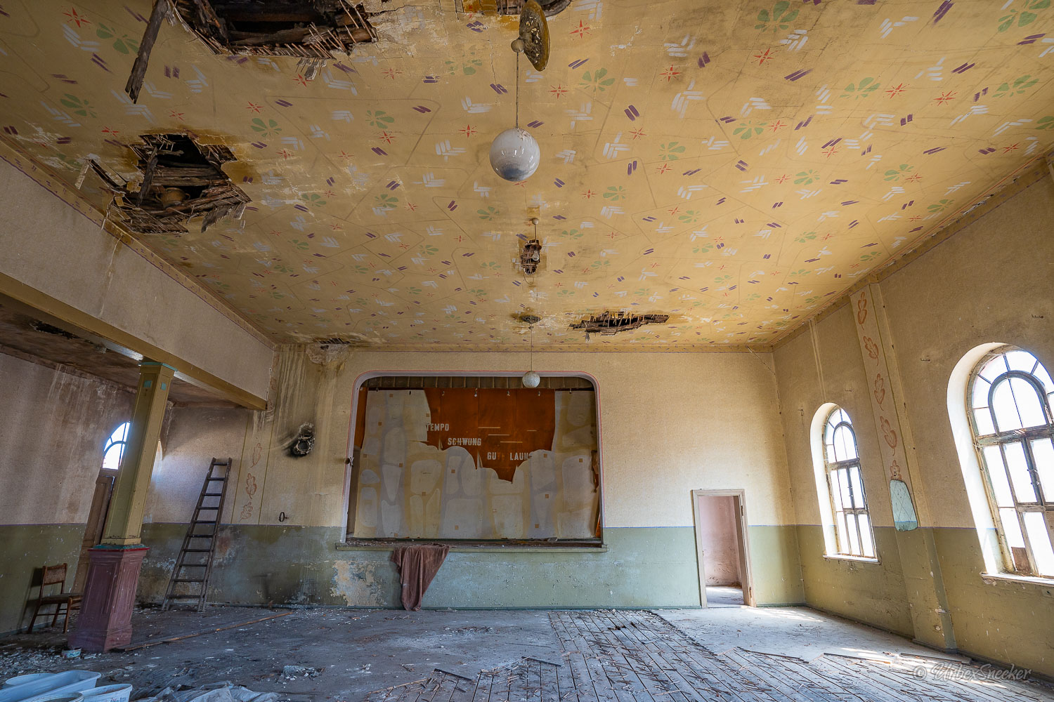 Der verlassene Ballsaal „Tempo – Schwung – gute Laune“