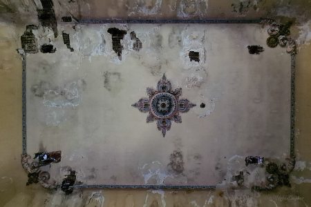 verlassener ballsaal alter gasthof seidenstickers