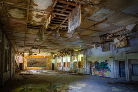 verlassener ballsaal altes kulturhaus