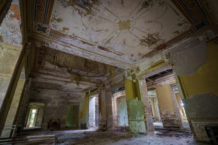 verlassene villa minetta italien