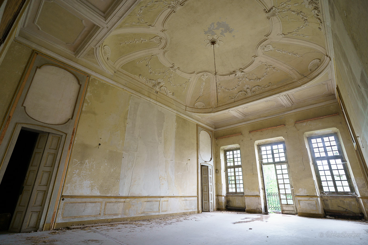 verlassene villa carpeneto italien