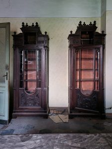 verlassenes verwaltungsgebäude italien