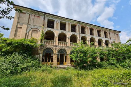 verlassene villa oriental gem italien