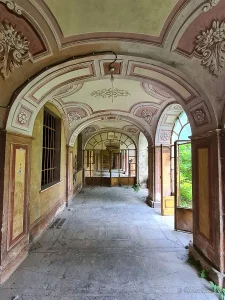 verlassene villa italien