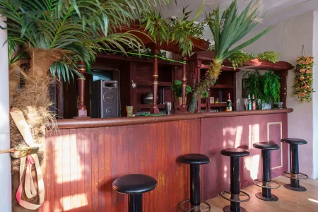 cocktailbar in verlassenem ballhaus urbex sachsen ballhaus