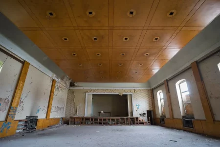 verlassener tanzsaal ddr kulturhaus sachsen