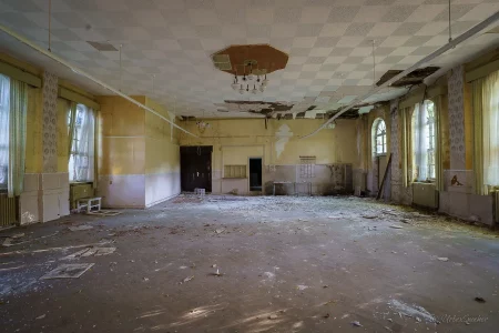 alter tanzsaal verlassenes kulturhaus urbex ballsaal