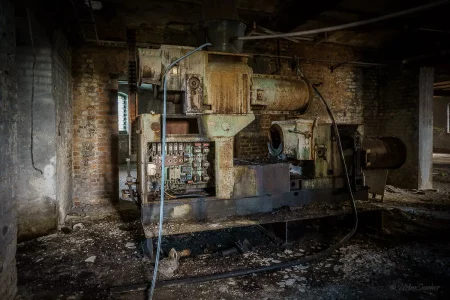 maschine verlassene tonfabrik