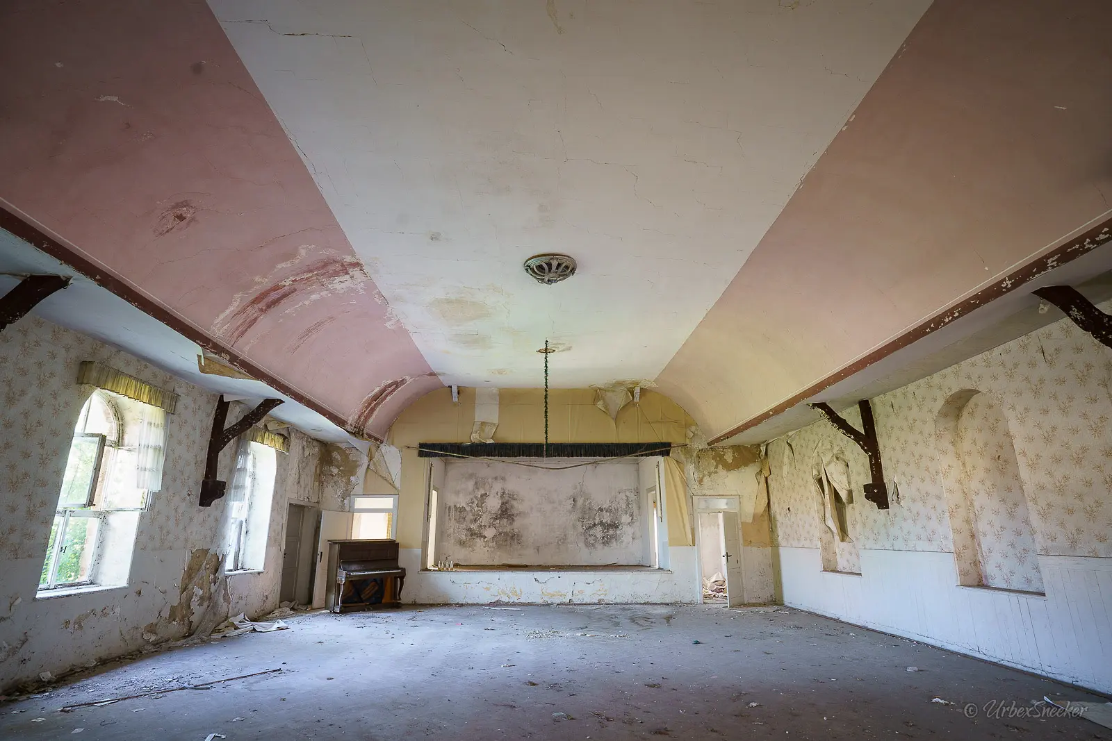 Der verlassene Gasthof mit Ballsaal „Tonic“