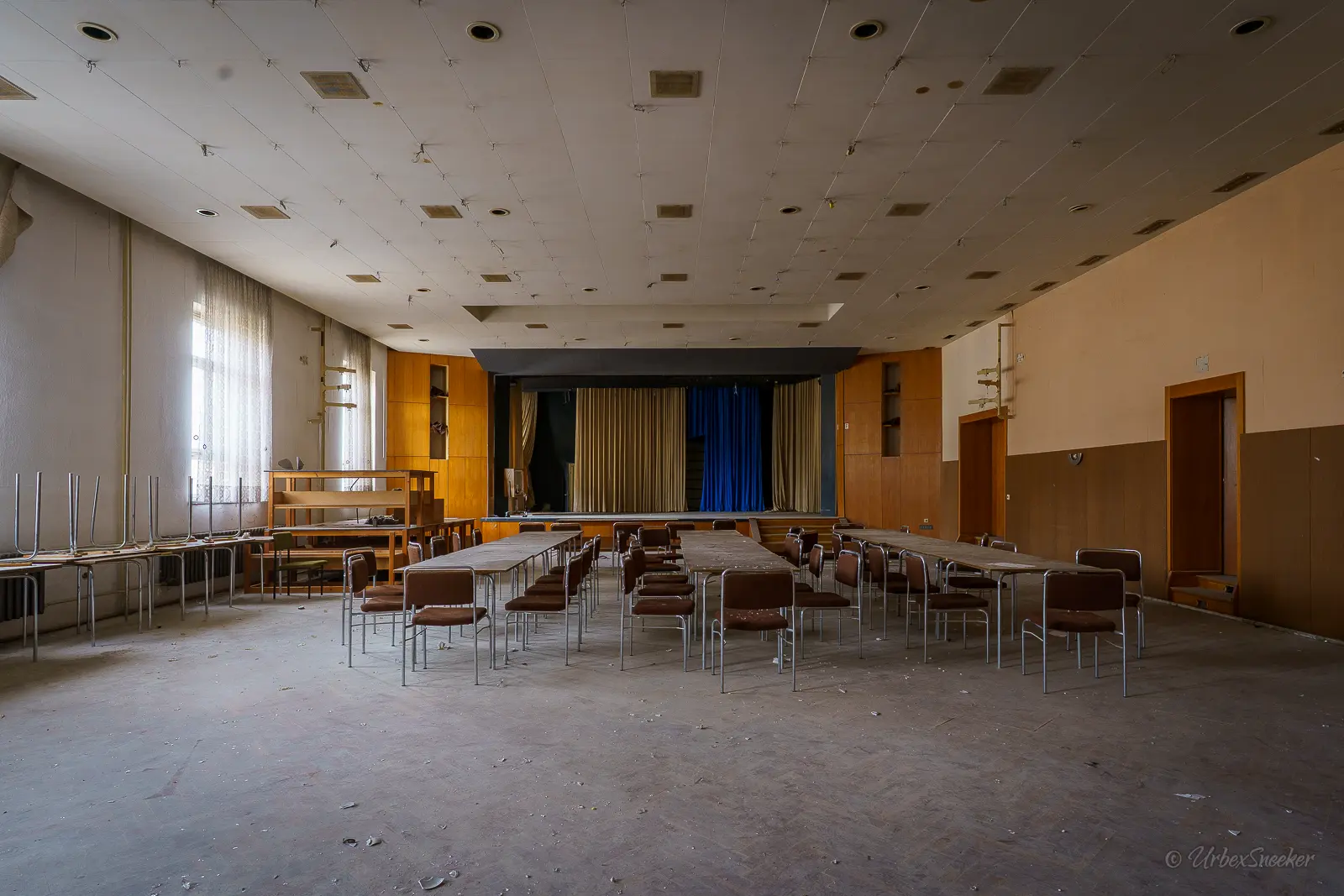 lost place hotel tanzsaal ballsaal